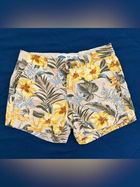 Preloved Old Navy Tropical Floral Linen-Blend Shorts in Yellow and Green